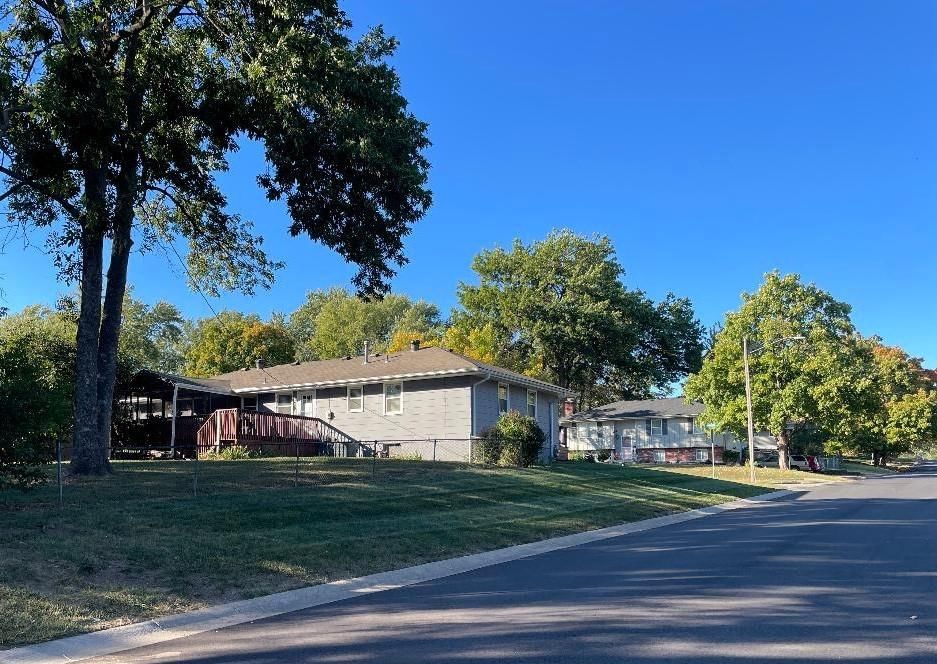 102 SW Moore Court — photo 36