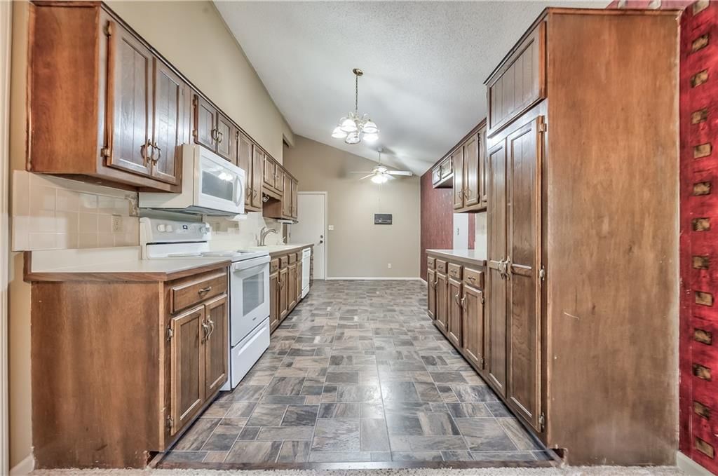 16513 W 133rd Street — photo 8