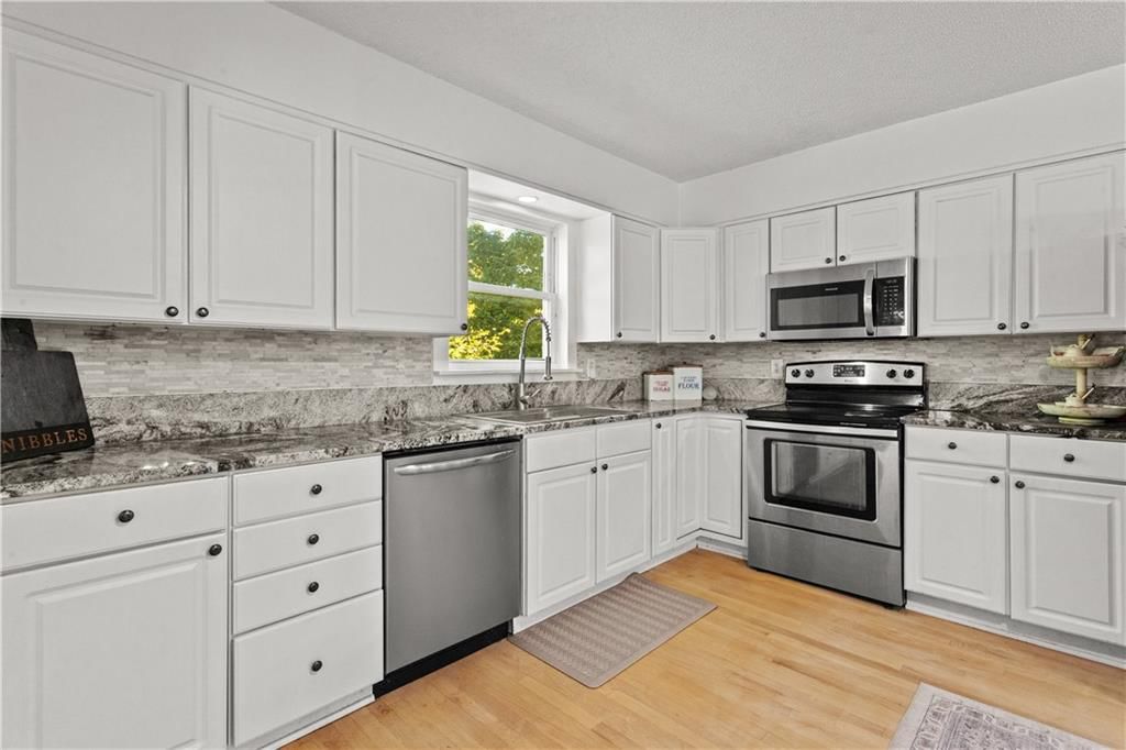 Photo 7 of 29 - 2908 S Broadway Street