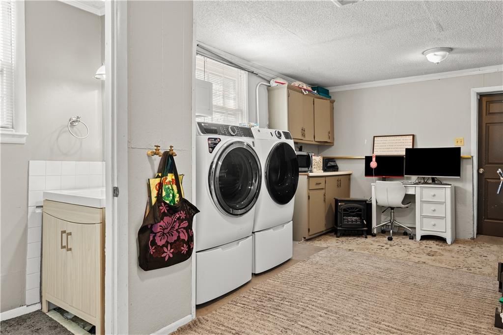 Photo 20 of 29 - 2908 S Broadway Street