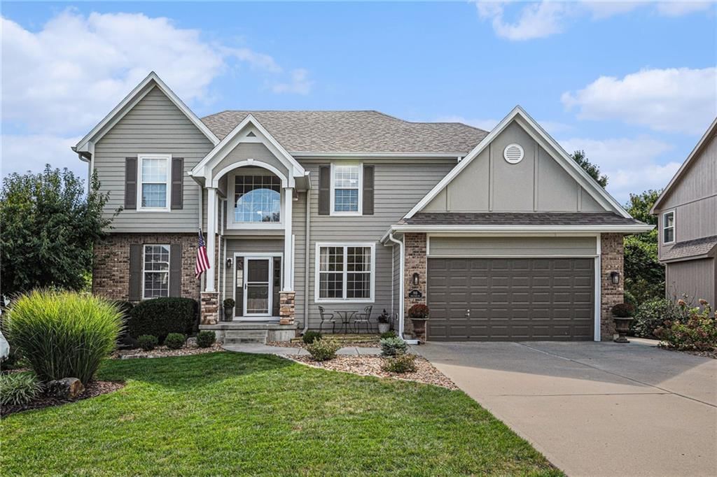 705 Rock Creek Drive, Lansing, KS