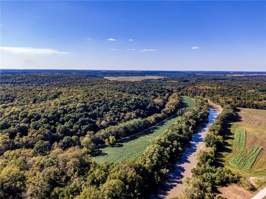 17375 Queens Road, Pleasanton, KS