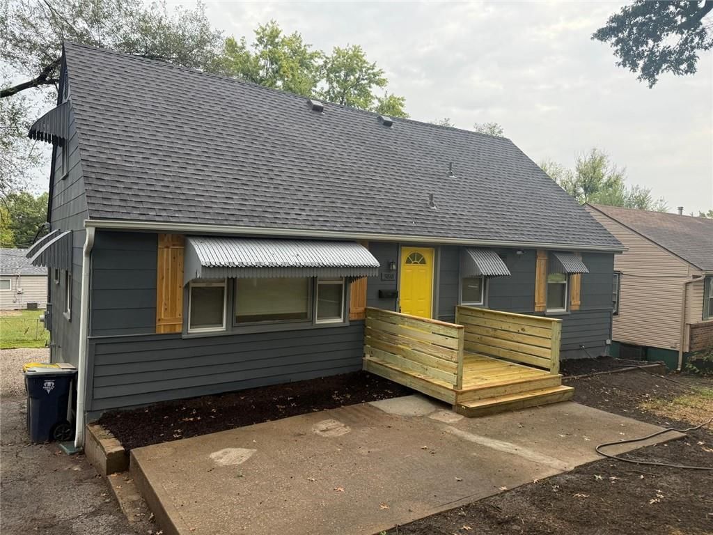 3818 E 71 Terrace — photo 3
