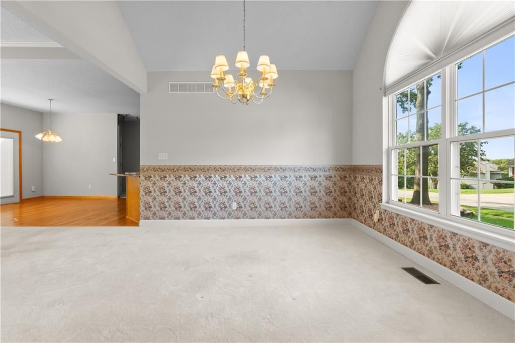 Photo 7 of 35 - 3107 S Cochise Avenue