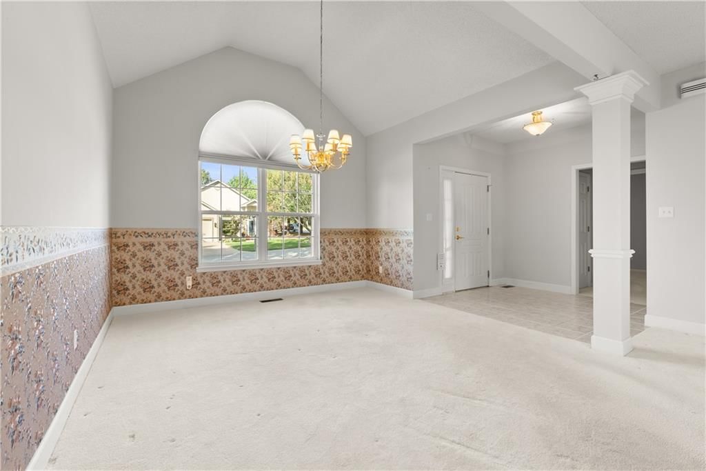Photo 10 of 35 - 3107 S Cochise Avenue