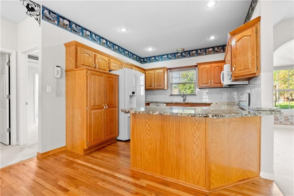 Photo 14 of 35 - 3107 S Cochise Avenue