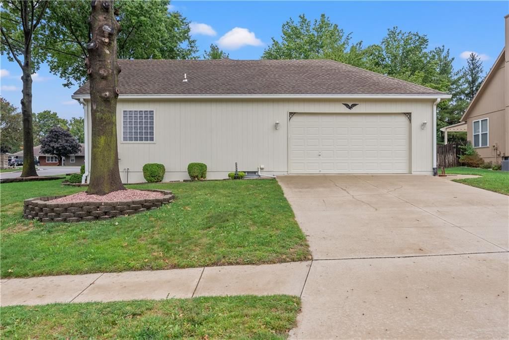 Photo 34 of 35 - 3107 S Cochise Avenue