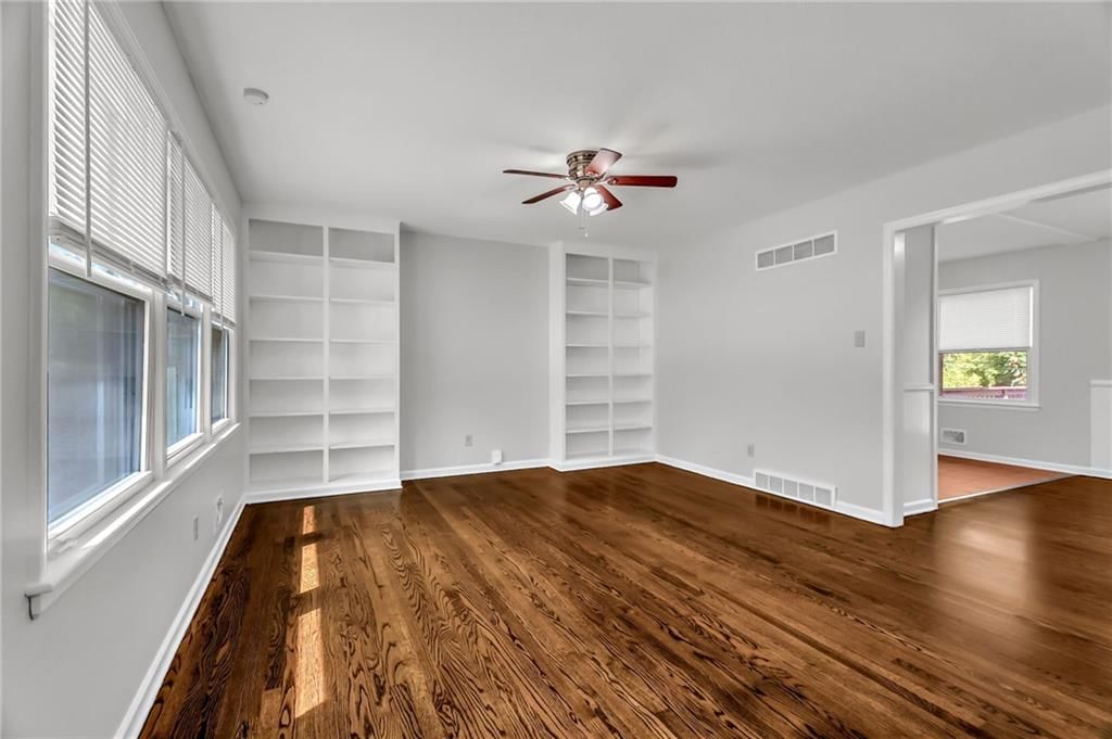 403 NW LAKEVIEW Road — photo 3