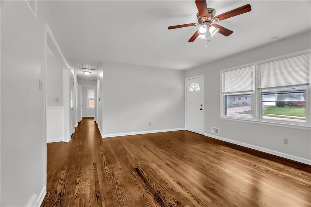 403 NW LAKEVIEW Road — photo 5