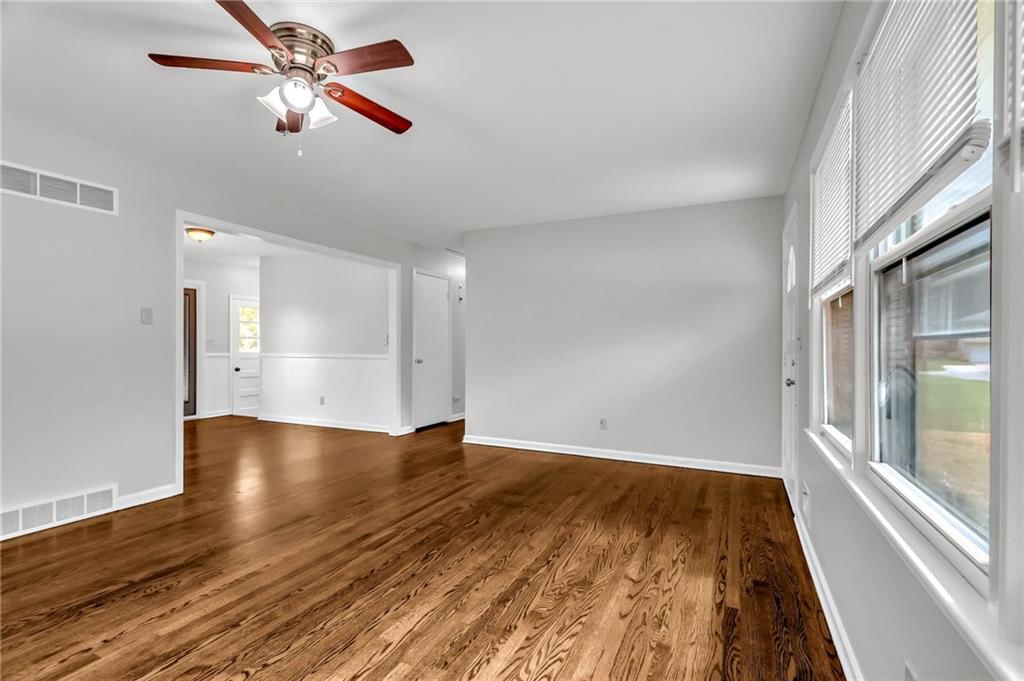 403 NW LAKEVIEW Road — photo 6