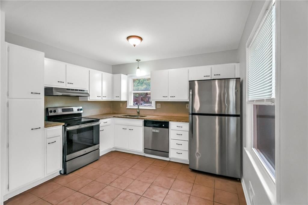 403 NW LAKEVIEW Road — photo 10