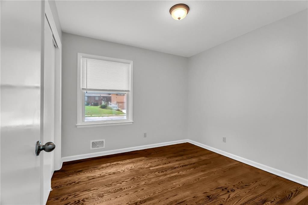 403 NW LAKEVIEW Road — photo 13