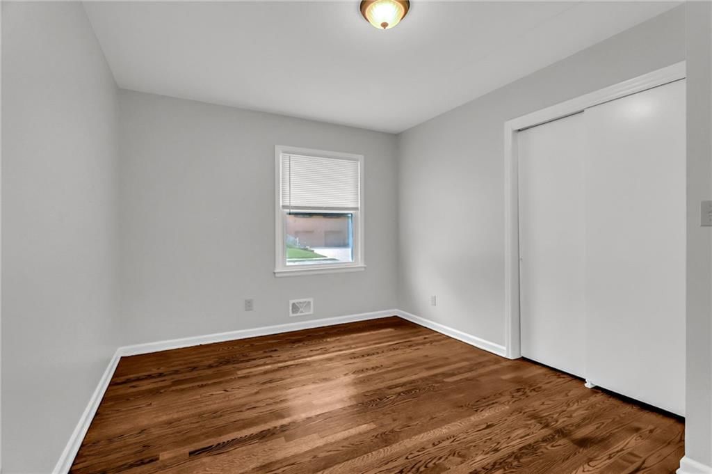 403 NW LAKEVIEW Road — photo 15
