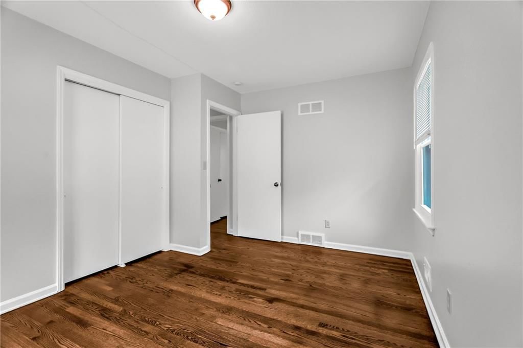 403 NW LAKEVIEW Road — photo 16