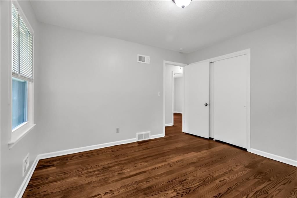 403 NW LAKEVIEW Road — photo 18