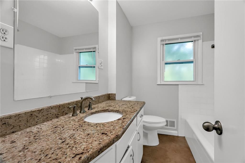 403 NW LAKEVIEW Road — photo 19