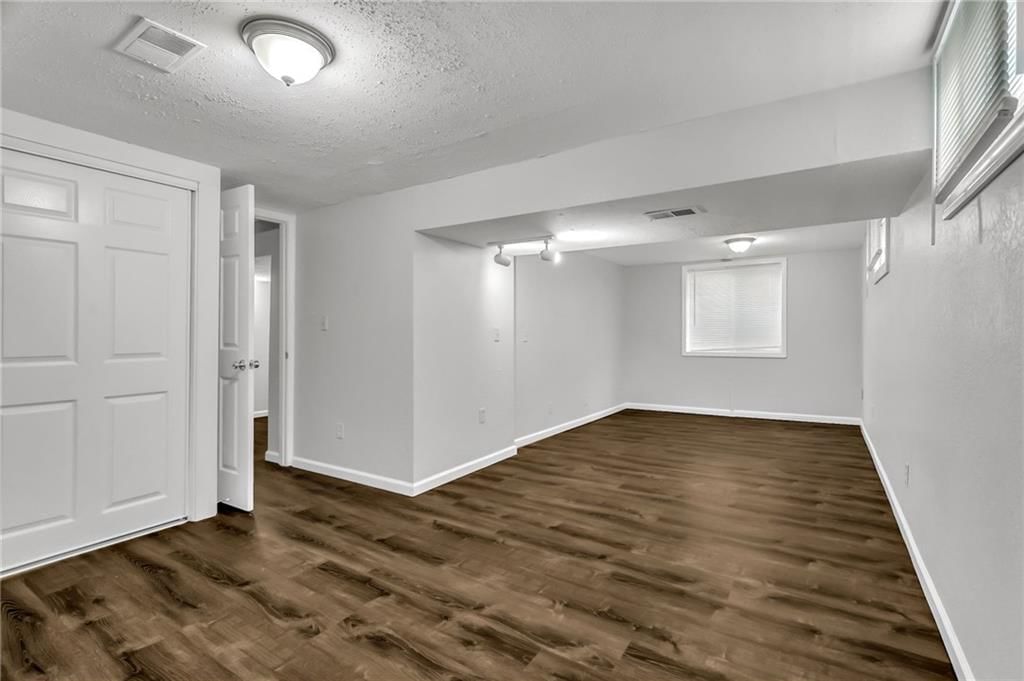 403 NW LAKEVIEW Road — photo 24
