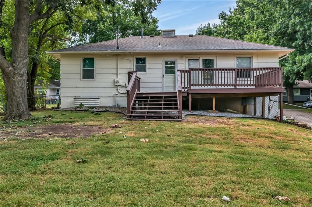 403 NW LAKEVIEW Road — photo 27
