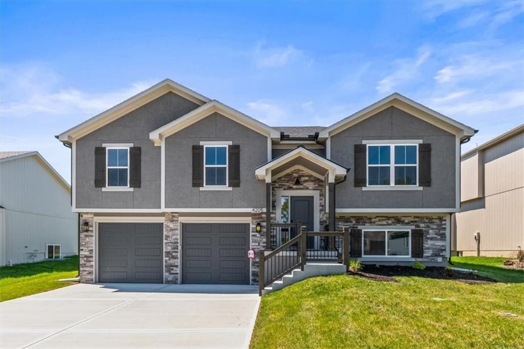 4205 SE Adams Drive, Blue Springs, MO