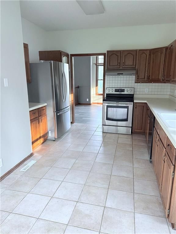 Photo 8 of 24 - 4413 Appletree Court