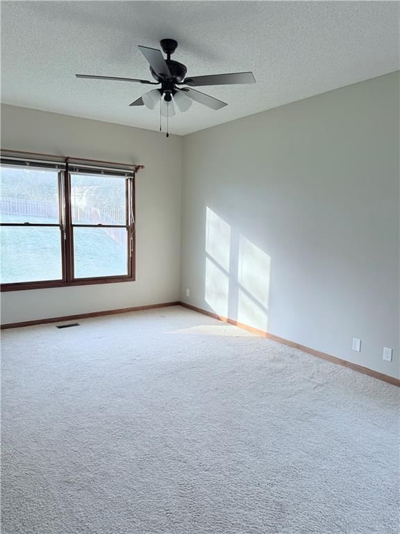 Photo 9 of 24 - 4413 Appletree Court