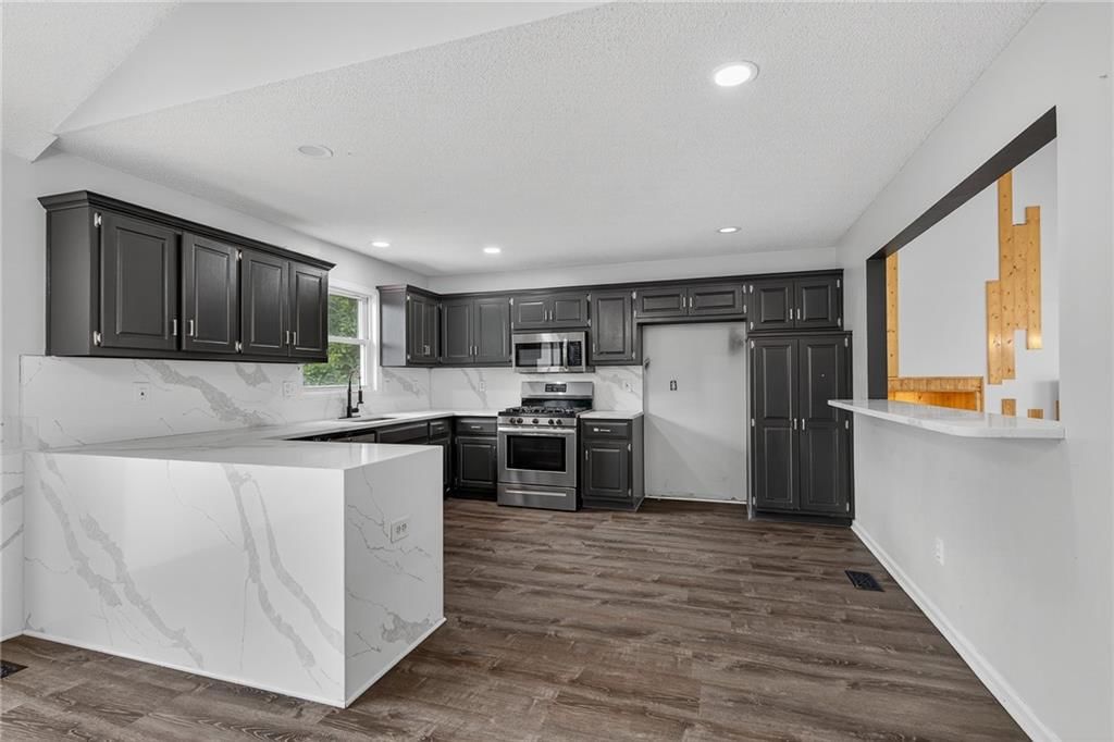 21217 W 55th Terrace — photo 3