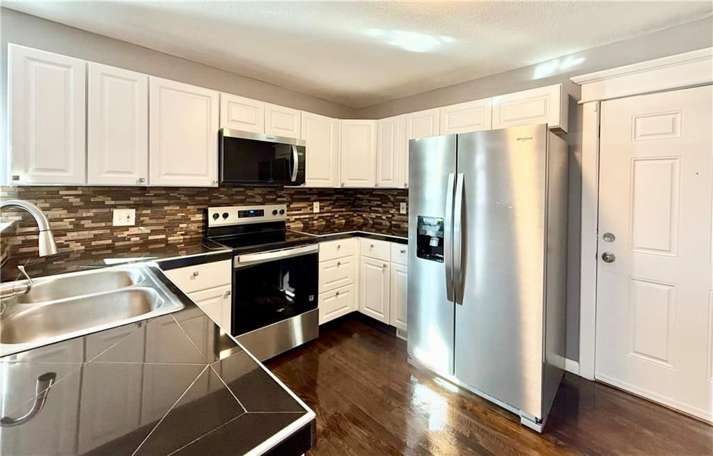 Photo 5 of 25 - 37112 E R D Mize Road