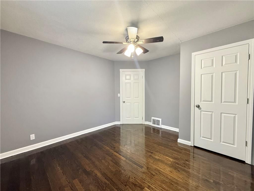 Photo 9 of 25 - 37112 E R D Mize Road