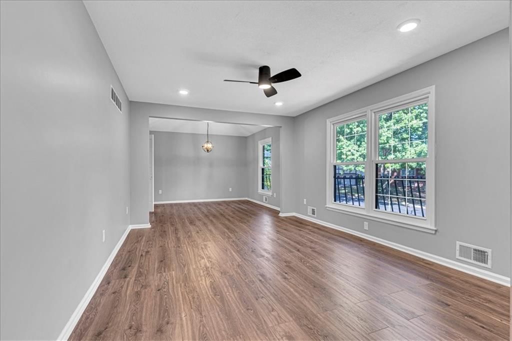 11707 E 60th Terrace — photo 8