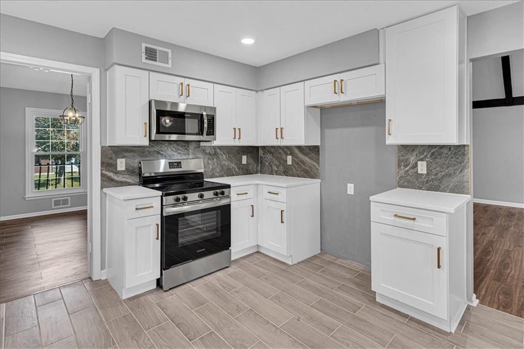 11707 E 60th Terrace — photo 13