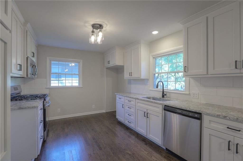 12216 E 49th Terrace — photo 4