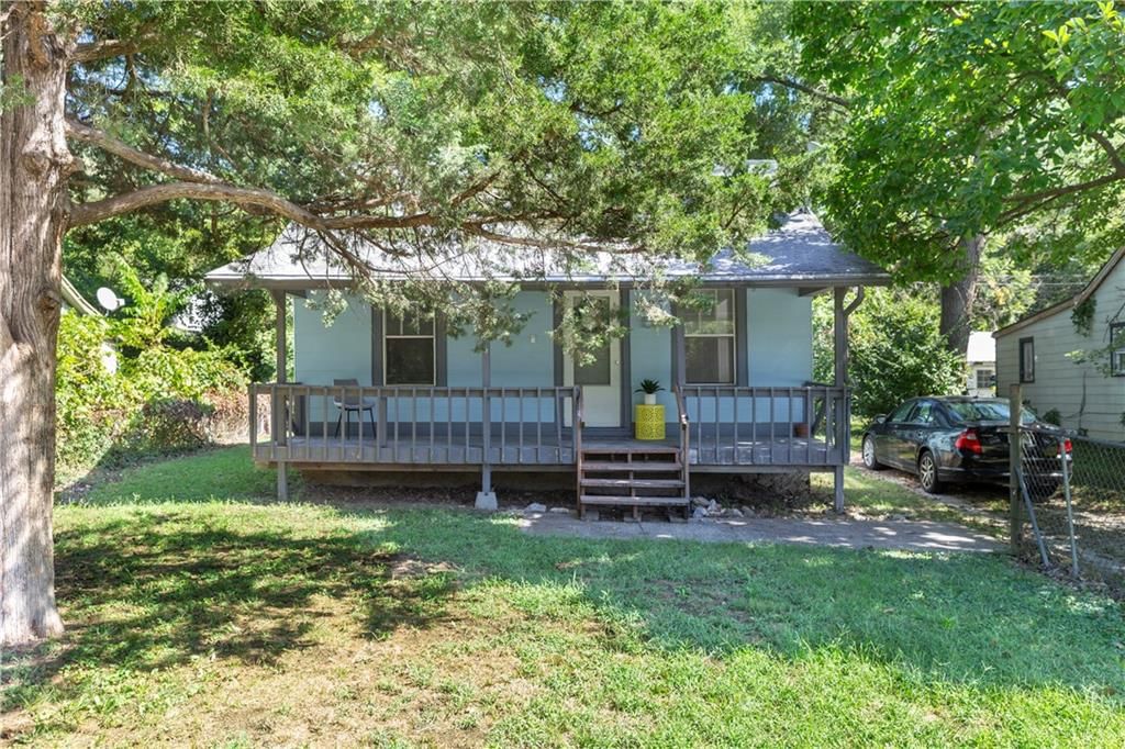 Photo 3 of 28 - 3905 N Jackson Avenue