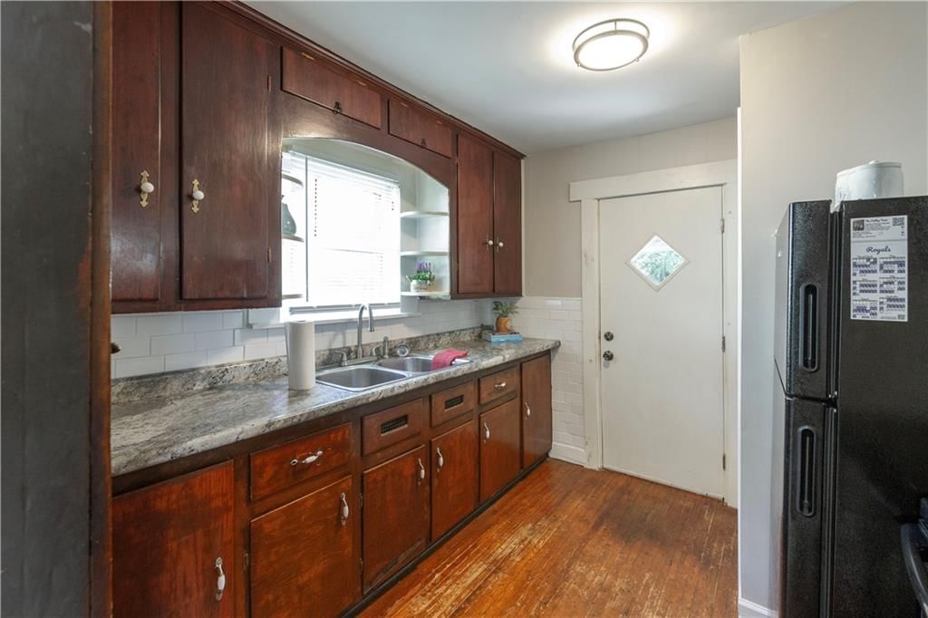 Photo 16 of 28 - 3905 N Jackson Avenue