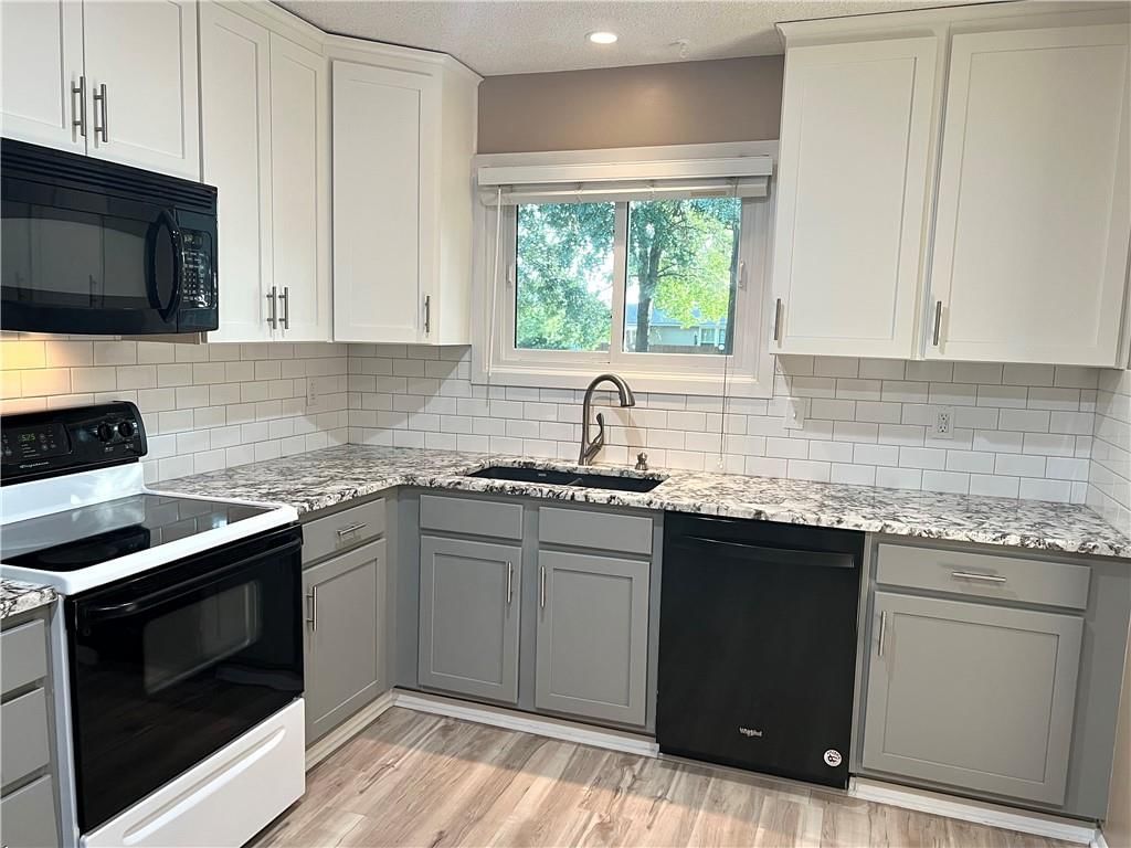 12707 W 108TH Terrace — photo 9