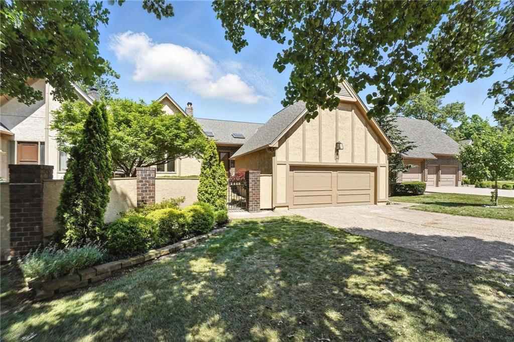 12468 Linden Street, Leawood, KS