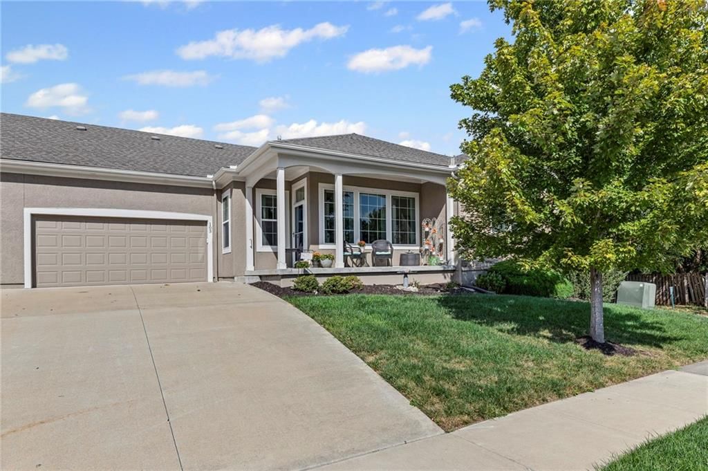 11585 S Bell Court Drive, Olathe, KS