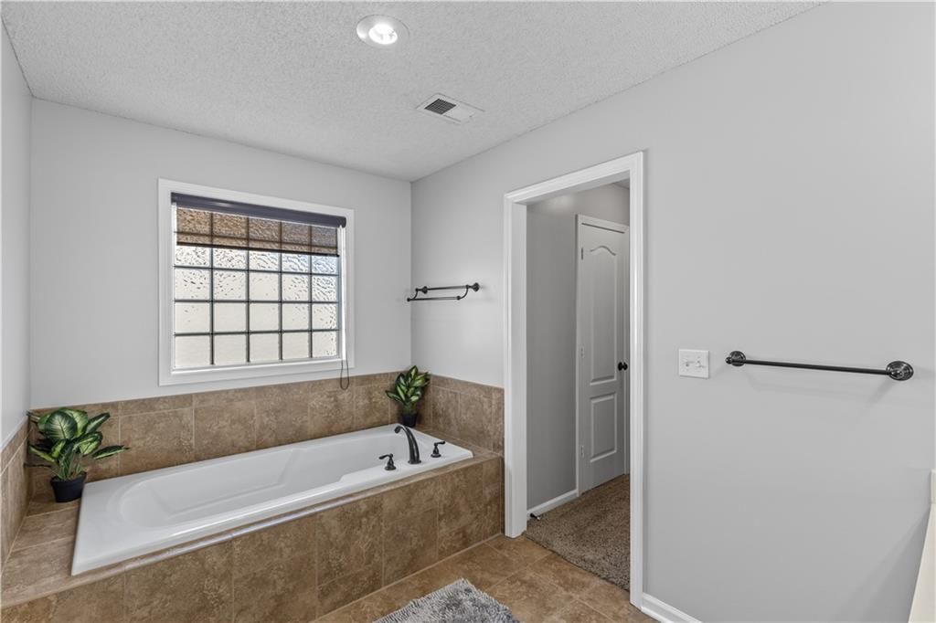 Photo 33 of 35 - 16277 S CHESTER Street