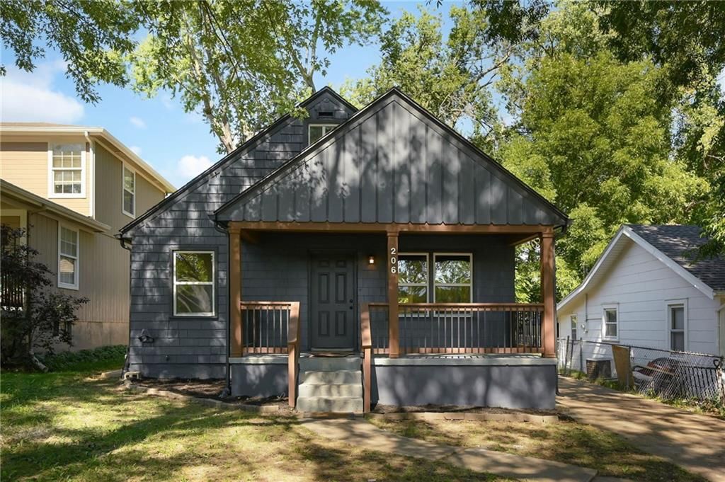 Photo 2 of 21 - 206 E 80th Street