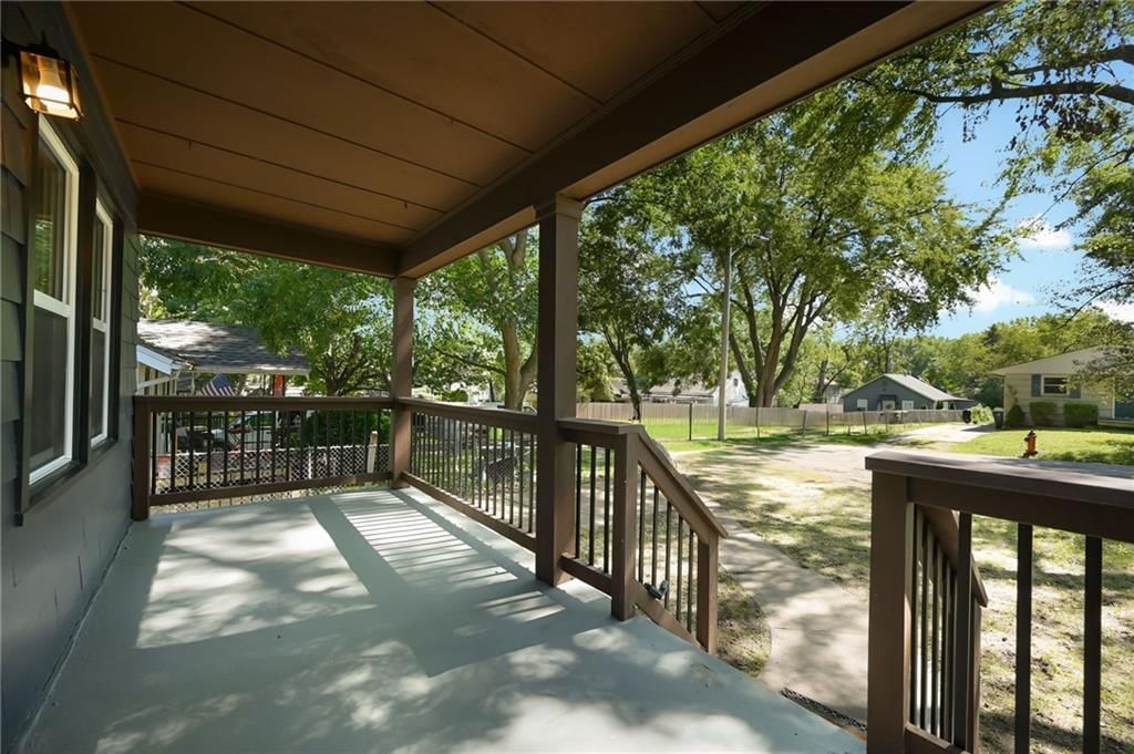 Photo 4 of 21 - 206 E 80th Street