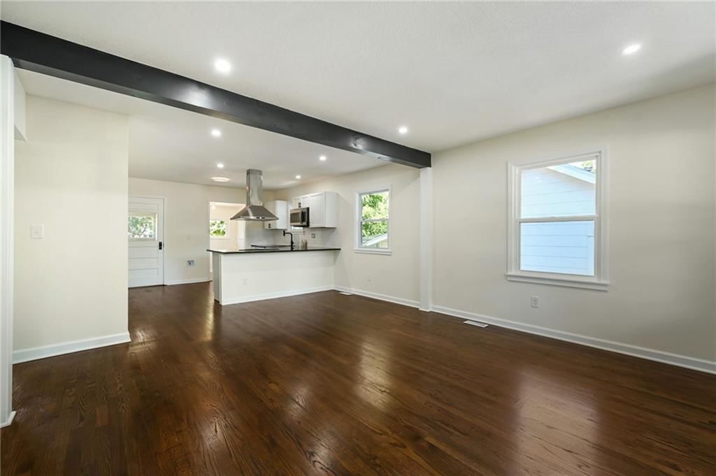 Photo 5 of 21 - 206 E 80th Street