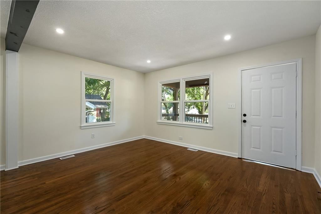 Photo 7 of 21 - 206 E 80th Street