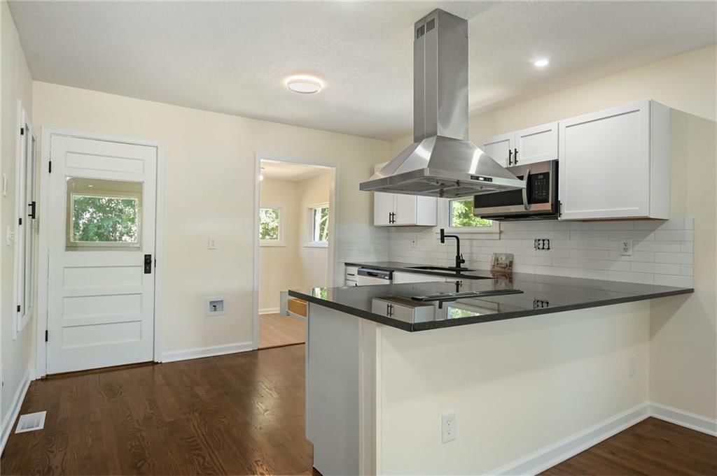 Photo 8 of 21 - 206 E 80th Street