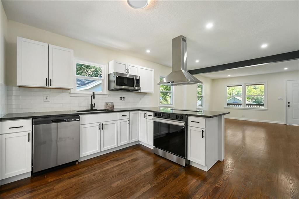 Photo 9 of 21 - 206 E 80th Street