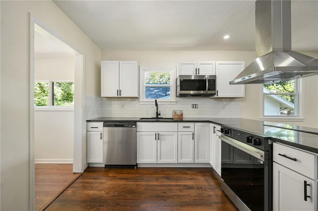 Photo 10 of 21 - 206 E 80th Street