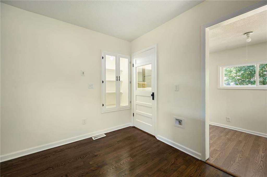 Photo 11 of 21 - 206 E 80th Street