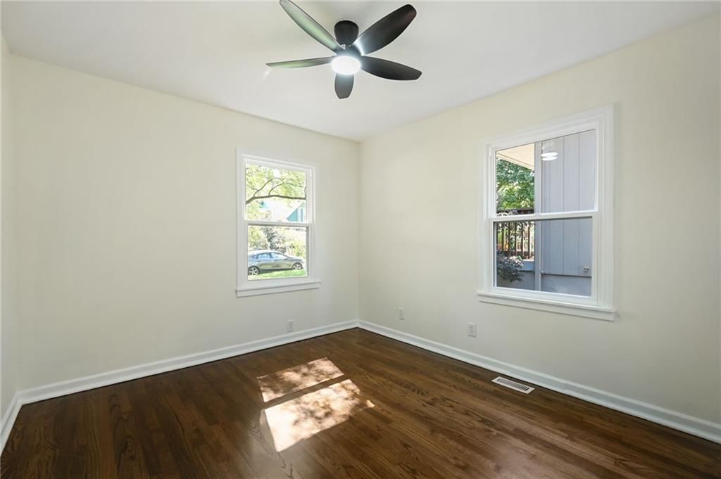 Photo 12 of 21 - 206 E 80th Street