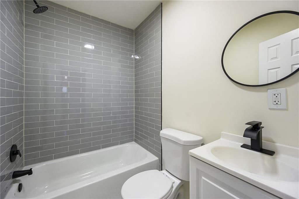 Photo 13 of 21 - 206 E 80th Street