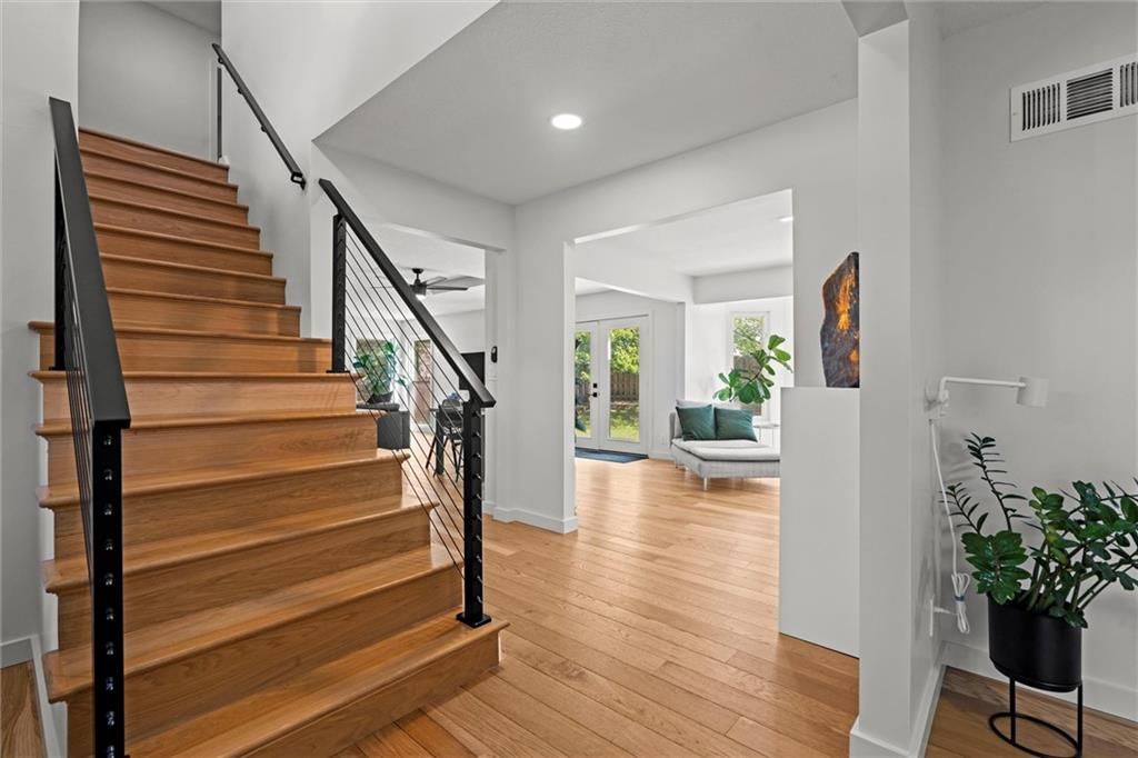 1121 SE Timbercreek Lane — photo 4