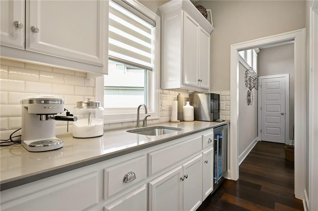 Photo 13 of 32 - 20695 W 110th Street