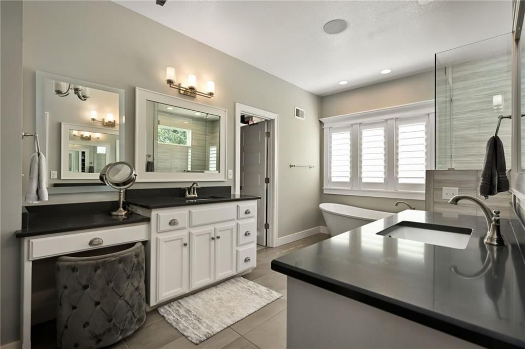 Photo 18 of 32 - 20695 W 110th Street